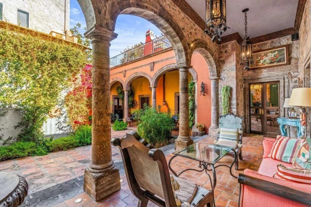 Choosing a Neighborhood